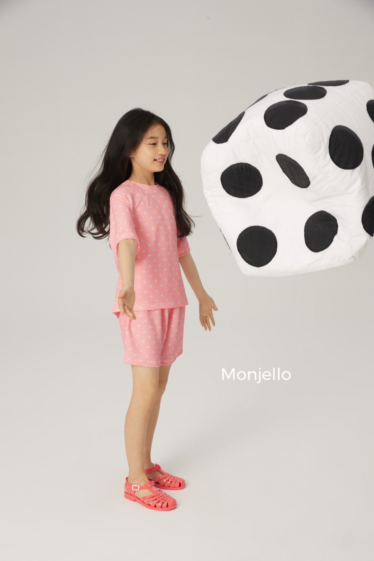 Monjello 2023 Summer 올여름 몽젤로의 편안한 매력빠져보세요    몽 플리츠 상하세트    -color  연핑(Light Pink), 연하늘(Light Blue)   -size S,M,L,XL,JS,JM (90~140)